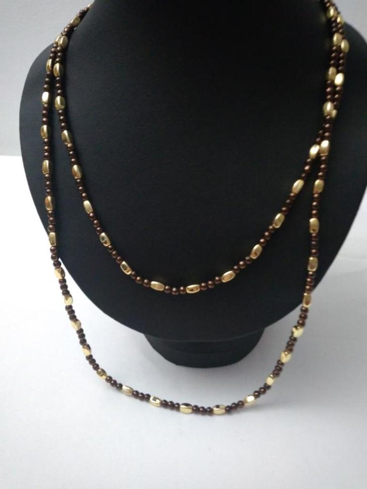 Vintage ketting met kleine glazen pareltjes, Handtassen en Accessoires, Kettingen, Nieuw, Kunststof, Bruin, Met hanger, Verstelbaar