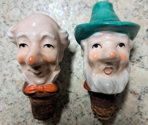 Wijnstoppen, 2 antieke karakter kopjes, Antiek en Kunst, Curiosa en Brocante, Ophalen of Verzenden