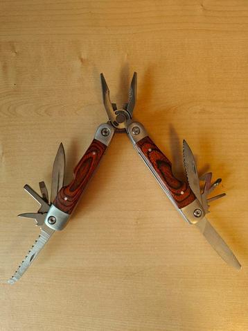 Multi-Tool, 8 functies met tang beschikbaar voor biedingen