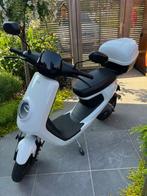 Elektrische scooter Niu-M klasse B, Fietsen en Brommers, NIU, Klasse B (45 km/u), Zo goed als nieuw, Elektrisch