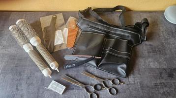 Divers accessoires de coiffure. beschikbaar voor biedingen