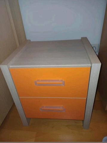 Nachtkastje met 2 laden  beschikbaar voor biedingen