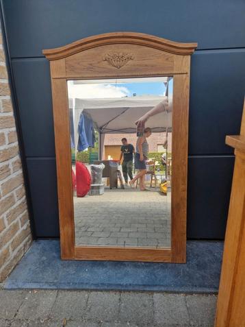 Antieke spiegel beschikbaar voor biedingen