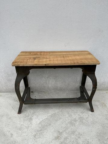 Industriële bijzettafel/sidetable beschikbaar voor biedingen