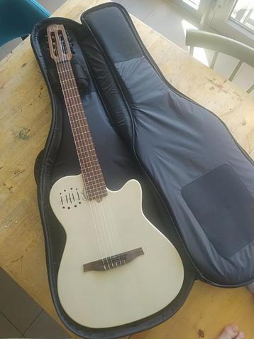 Godin Multiac Mondial - Nieuw - beschikbaar voor biedingen