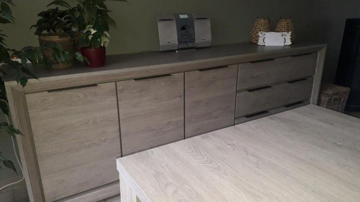 grote ruime livingkast (dressoir) en tafel, Huis en Inrichting, Overige Huis en Inrichting, Zo goed als nieuw, Ophalen