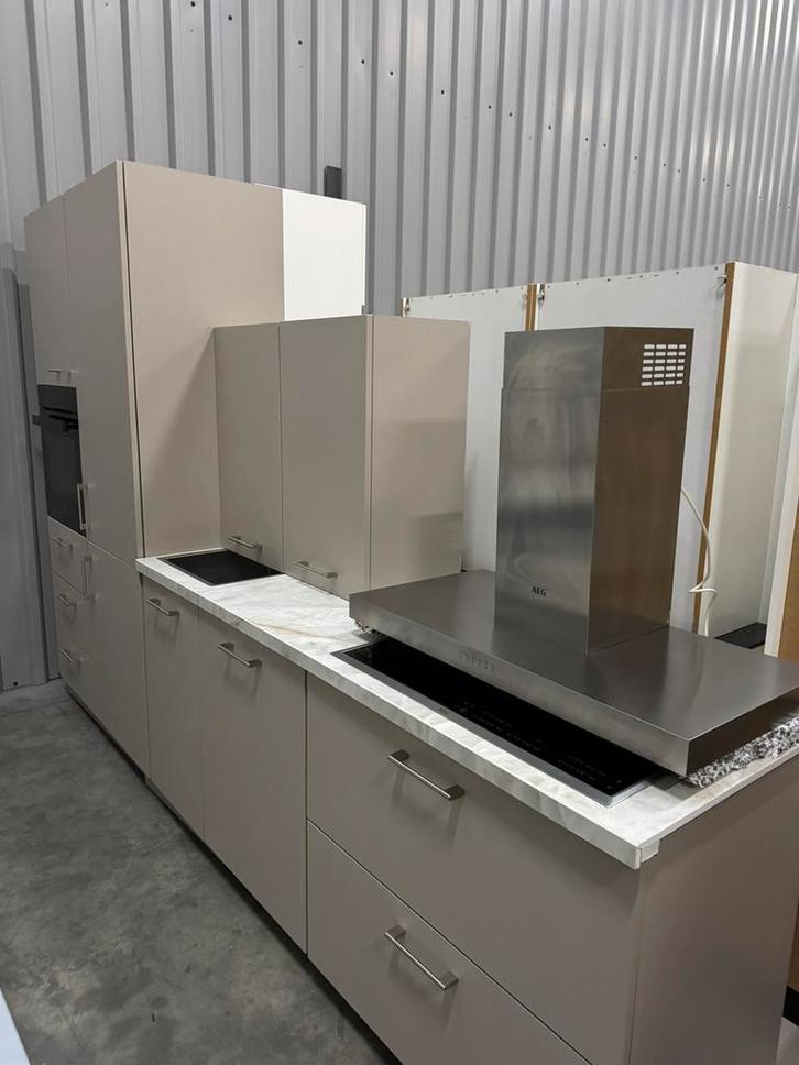 Complete Nette Rechte Keuken 2 jaar oud GEDEMONTEERD!, Maison & Meubles, Cuisine | Cuisines complètes, Comme neuf, Enlèvement ou Envoi