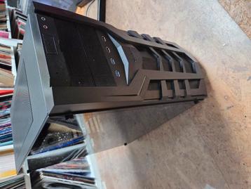 Sharkoon DG7000 PC case beschikbaar voor biedingen