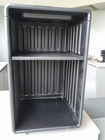 Zwart rolkastje / nachtkastje in kunststof  beschikbaar voor biedingen