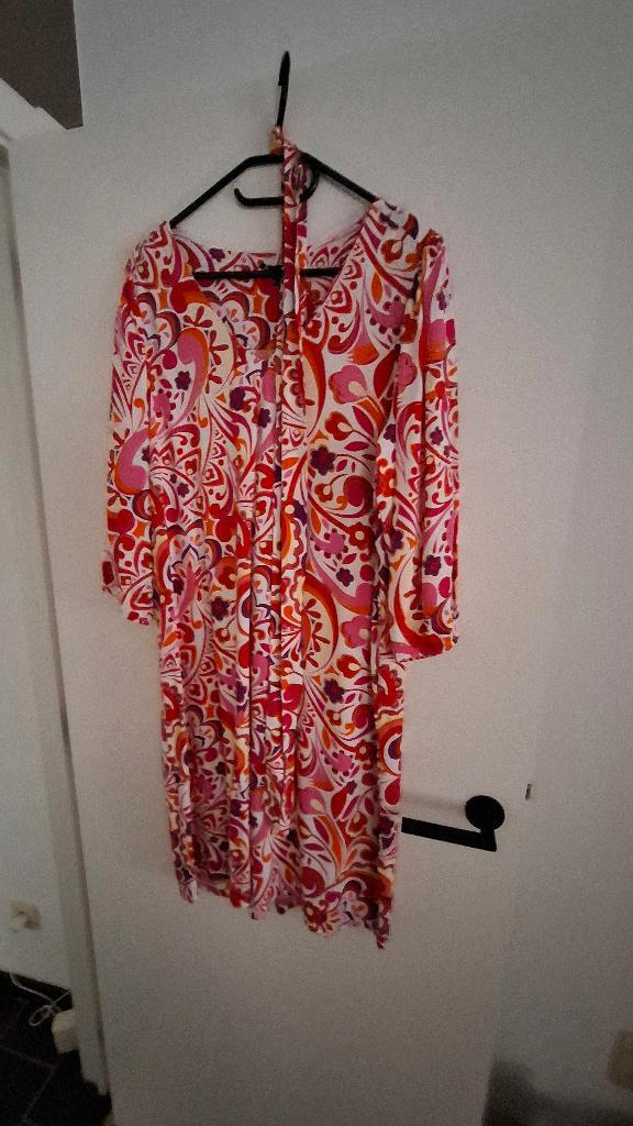Allerlei kleedjes, Kleding | Dames, Jurken, Zo goed als nieuw, Maat 46/48 (XL) of groter, Rood, Ophalen of Verzenden