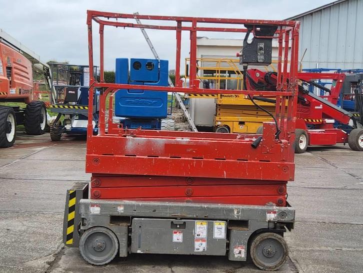 Haulotte Optimum 8 schaarlift schaarhoogwerker 8m, Articles professionnels, Machines & Construction | Ascenseurs, Échafaudages & Échelles