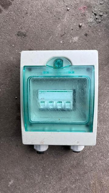 Verdeelkast Schneider 4-polig met automaat IP65 beschikbaar voor biedingen