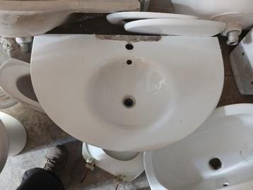 Wastafels, wastafels en toiletpotten beschikbaar voor biedingen