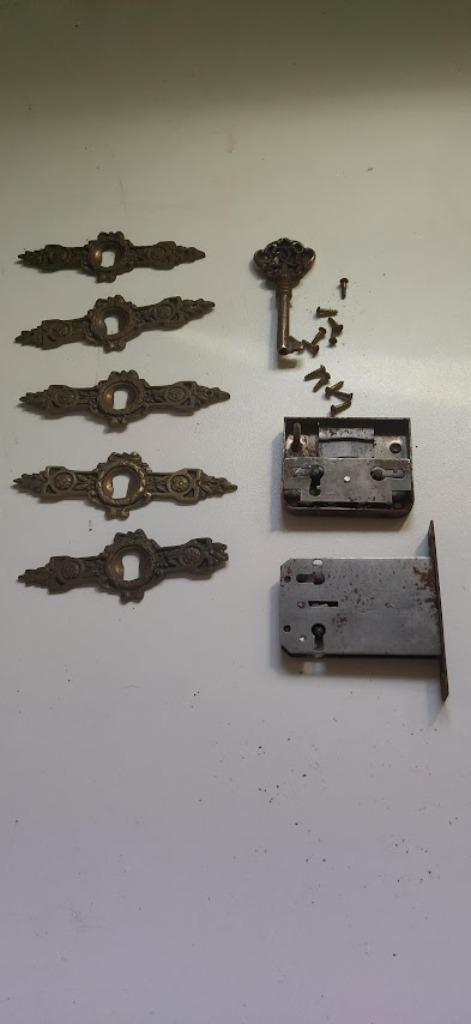 Kastbeslag, Antiek en Kunst, Antiek | Meubels | Kasten, Ophalen of Verzenden