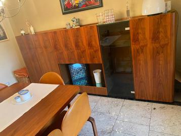 Eetkamer in Italiaans design beschikbaar voor biedingen