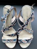 Leuke sandalen met hak, slechts 2 keer gedragen!, Fashion line, Overige kleuren, Zo goed als nieuw, Sandalen of Muiltjes