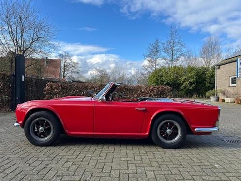 Triumph TR4, 1961, Auto's, Triumph, Particulier, TR4, Open dak, Benzine, Cabriolet, 2 deurs, Handgeschakeld, Rood, Zwart, Kunstmatig leder