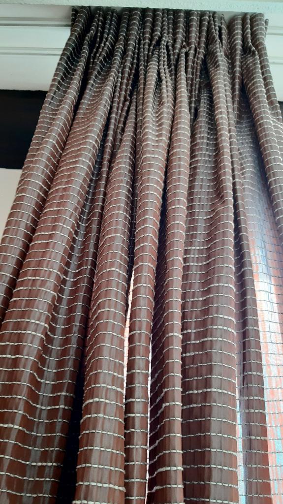 Gordijnen 2 stuks, Huis en Inrichting, Stoffering | Gordijnen en Lamellen, Zo goed als nieuw, 100 tot 150 cm, 200 cm of meer, Bruin