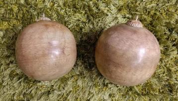 2 Mooie Kerstballen beschikbaar voor biedingen