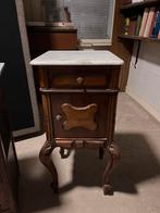 Nachtkastje hout met marmer, Huis en Inrichting, Slaapkamer | Nachtkastjes, Ophalen, Zo goed als nieuw, Hout