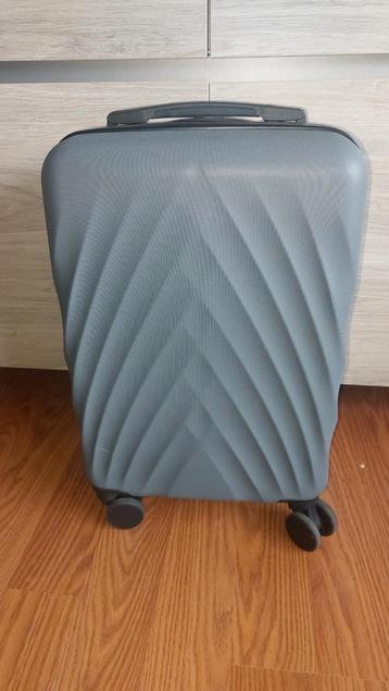 Koffer handbagage ( correcte afmeting) beschikbaar voor biedingen