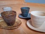 Koffiekopjes met schaaltje, Ophalen