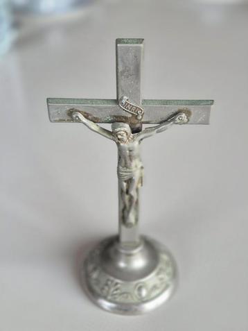 Staande kruisbeeld hoogte 18,50 cm diam beschikbaar voor biedingen