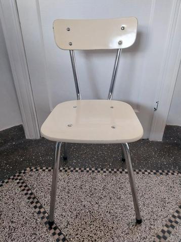Gele stoel formica  beschikbaar voor biedingen
