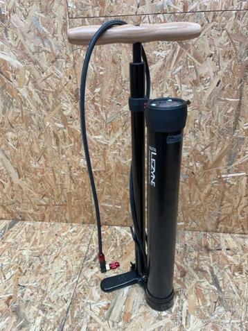 Pompe haute pression Lezyne pour tubeless disponible aux enchères