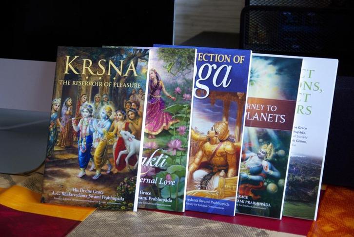 Srila Prabhupad bundel English books, Boeken, Esoterie en Spiritualiteit, Nieuw, Achtergrond en Informatie, Spiritualiteit algemeen