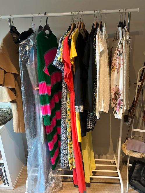Kledij, juwelen en interieurgerief te koop in Heule, Kleding | Dames, Kledingrekken, Zo goed als nieuw, Ophalen