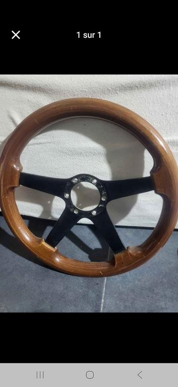 Volant en bois beschikbaar voor biedingen