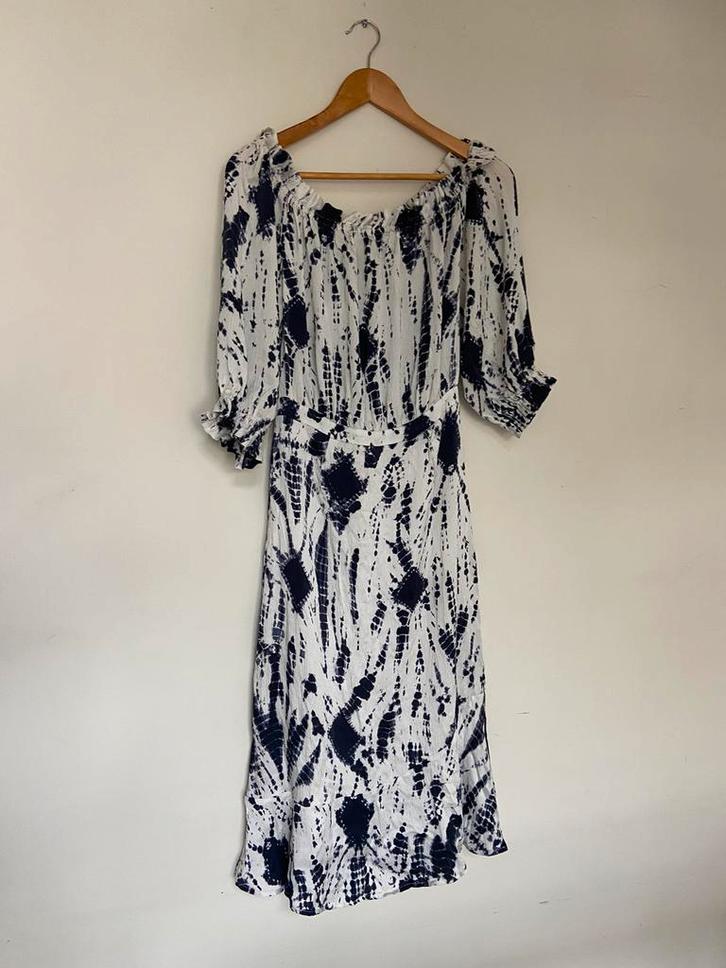 Jurk Essentiel Antwerp zijde 38, Kleding | Dames, Jurken, Zo goed als nieuw, Maat 38/40 (M), Wit, Onder de knie, Ophalen of Verzenden