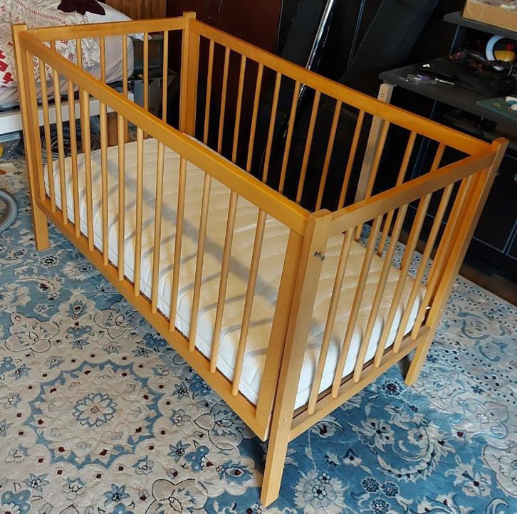 babybed met toebehoren, Kinderen en Baby's, Kinderkamer | Bedden, Gebruikt, Minder dan 140 cm, Minder dan 70 cm, Matras, Ophalen