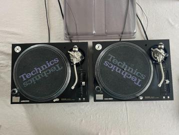 2x Technics SL 1210 m5g beschikbaar voor biedingen