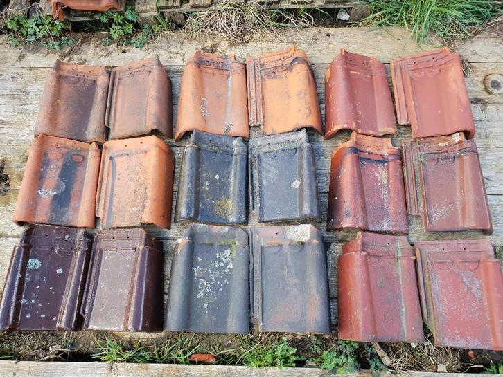 Différents types des tuiles de rive, Bricolage & Construction, Tuiles & Revêtements de toit, Utilisé, Tuiles, Pierre ou Argile