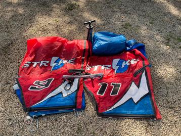 Flexifoil kites  strike 9m2 en 11m2 disponible aux enchères