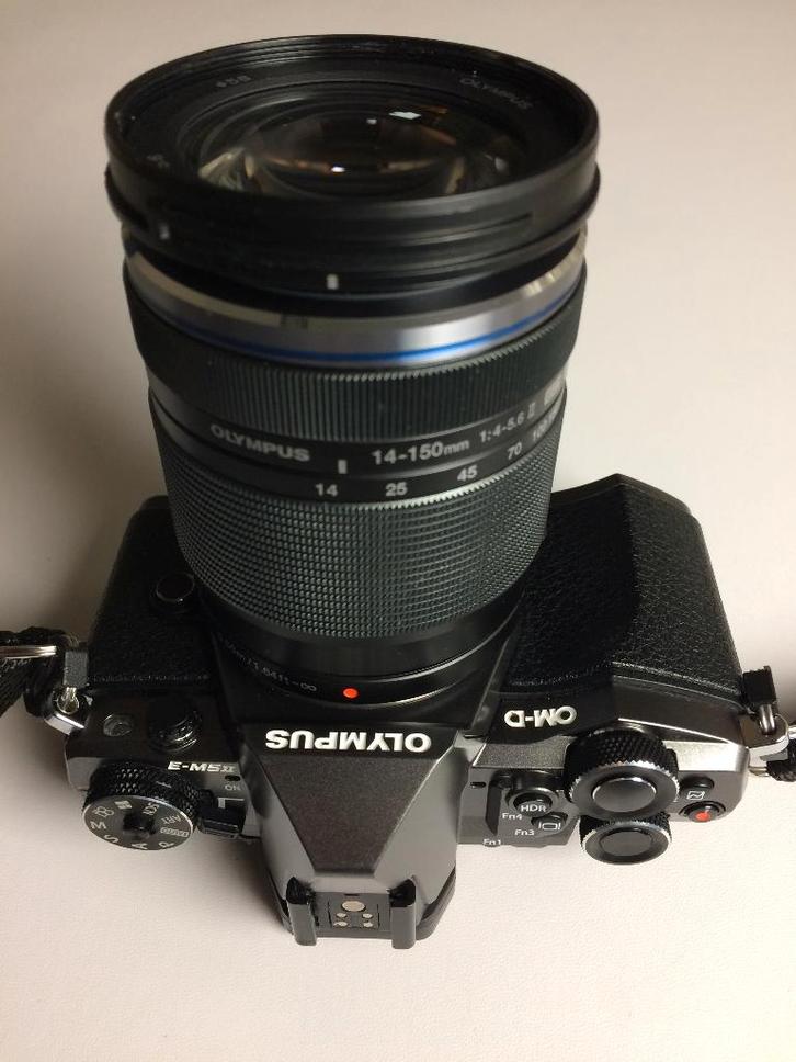 Olympus OM-D E-M5 II + Olympus M.Zuiko 14-150mm F/4.0-5.6 II, TV, Hi-fi & Vidéo, Appareils photo analogiques, Comme neuf, Reflex miroir