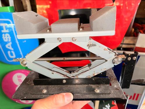 Liftje voor brommers , modelbouw, Doe-het-zelf en Bouw, Gereedschap | Zaagmachines, Gebruikt, Ophalen of Verzenden