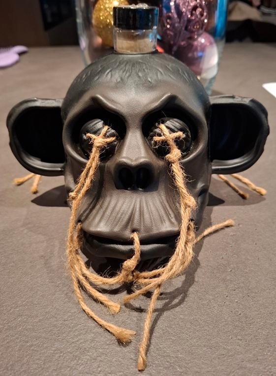 Deadhead Dark Chocolate Rum Aap ( Collector's item ! ), Verzamelen, Wijnen, Nieuw, Overige typen, Zuid-Amerika, Vol, Ophalen of Verzenden