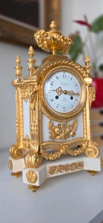 Vergulde bronzen pendule — gesigneerd Denière, Parijs beschikbaar voor biedingen