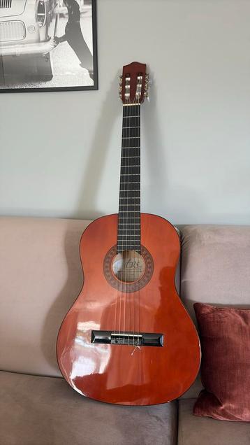 Gitaar stagg beschikbaar voor biedingen
