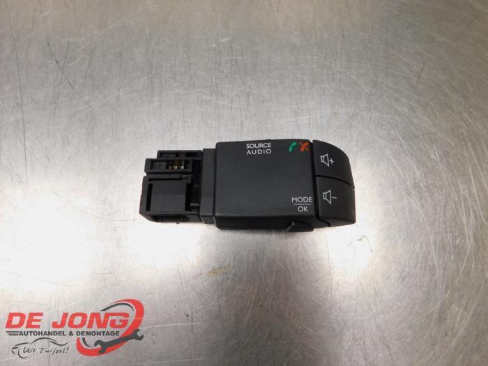 Commande radio volant d'un Dacia Sandero, Autos : Pièces & Accessoires, Commande, Dacia, Utilisé, 3 mois de garantie, Enlèvement ou Envoi