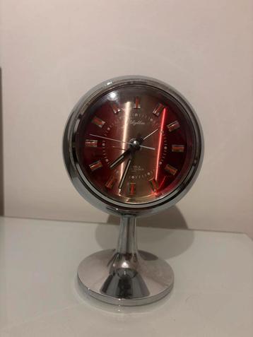 Rhythm retro klok rood - vintage beschikbaar voor biedingen