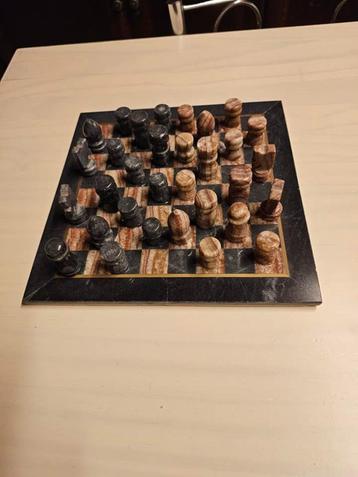 Marmeren schaakspel Bord van marmer Schaak pionnen in marmer beschikbaar voor biedingen