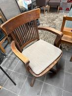 Antieke stoel met kussentje, Enlèvement