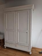 Grande armoire blanche en bois massif 236 mm par 161 m., Comme neuf, Enlèvement