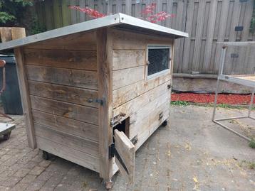 Robuust konijnenhok met voorzet beschikbaar voor biedingen