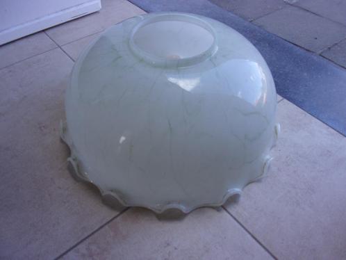 grote vintage opaline lampenkap, Huis en Inrichting, Lampen | Lampenkappen, Zo goed als nieuw, Rond, Wit, Ophalen of Verzenden