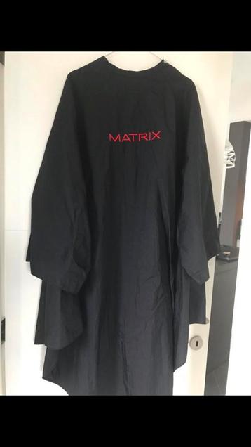 6 capes Matrix  disponible aux enchères